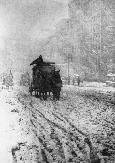 New York, Fifth Avenue / Sneeuwstorm door Alfred Stieglitz